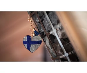 Szív alakú köves kulcstartó a szaunázás őshazájából, Finnországból